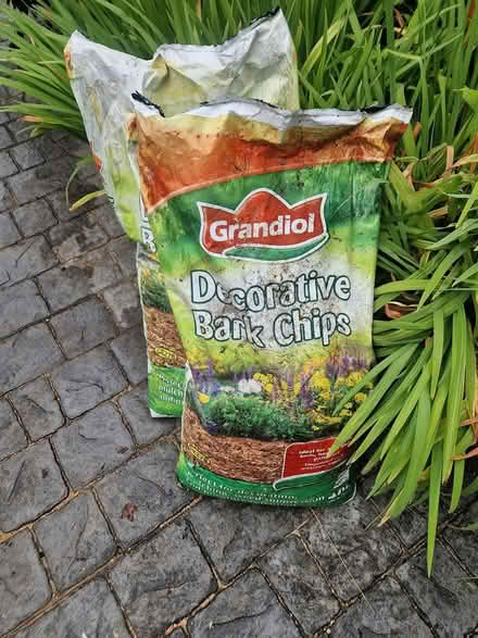 Photo of free Decorative bark chips (BS32) #1