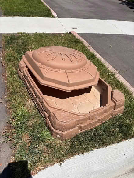 Photo of free Sand box (Britannia and Tenth Line) #1