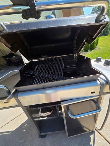 Photo of free Weber Genesis Gas Grill (Clarence) #1
