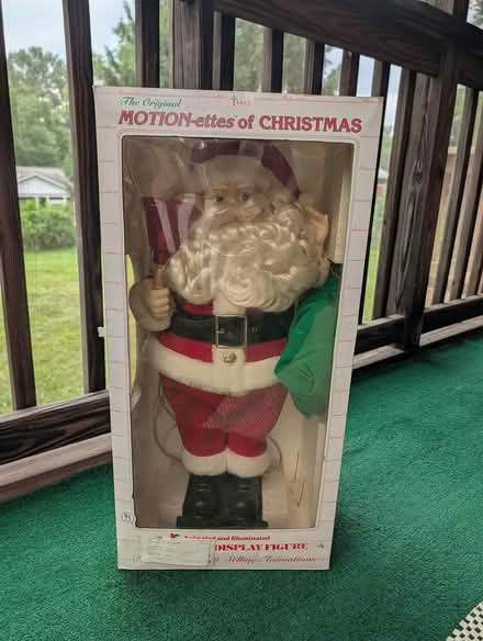 Photo of free 2' dancing Santa (North Bethesda) #1