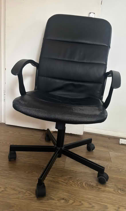 Photo of free Black office chair (Balham SW12) #1