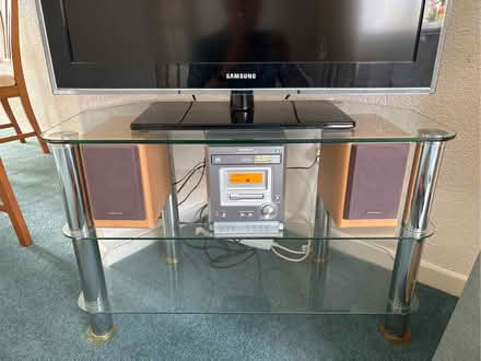 Photo of free Glass TV corner stand. (Cuffley EN6) #1