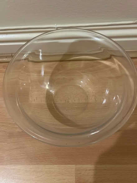 Photo of free Medium glass bowl (Dennistoun, G31) #2
