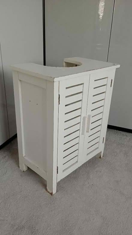 Photo of free Wooden bathroom cabinet (Calthorpe Park GU51) #1