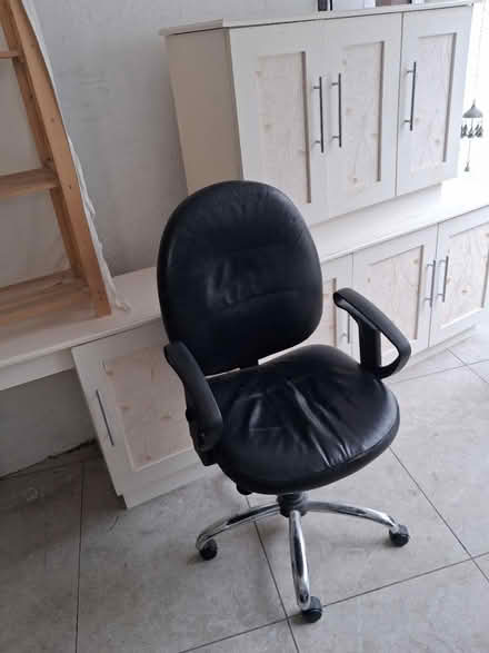 Photo of free office chair (D7) #1