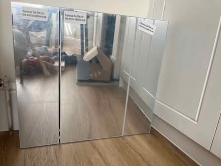 Photo of free mirrored cabinet (Highbury N5) #1