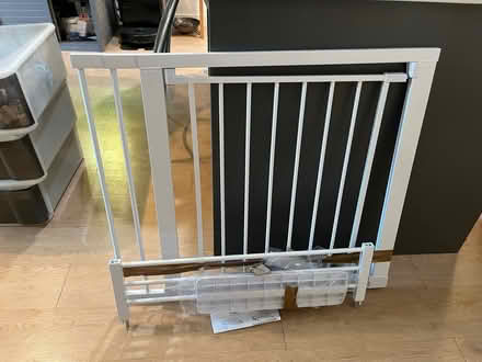 Photo of free baby or pet gate like new (Oakland) #1
