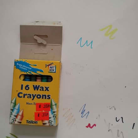 Photo of free A Small Box of 16 Wax Crayons (Rayleigh SS6) #1