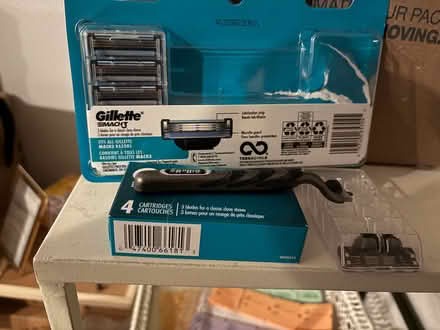 Photo of free Mach 3 Razor Blades and Handle (87102) #1