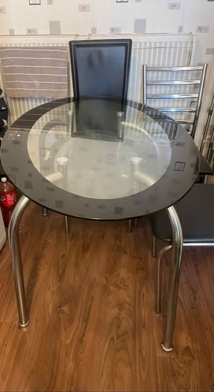 Photo of free Tempered glass dinning table. (Battersea SW11) #1