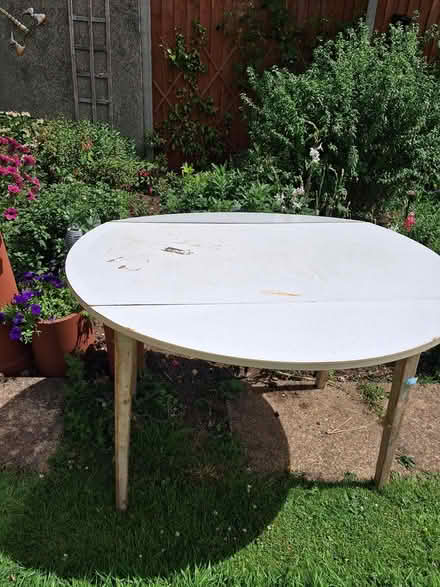 Photo of free Round table 110cm diameter (Leicester LE2 9JP) #1