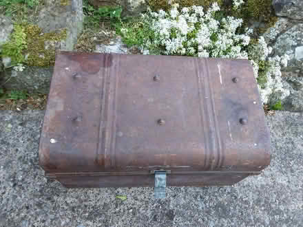 Photo of free Vintage metal trunk (Selattyn SY10) #1