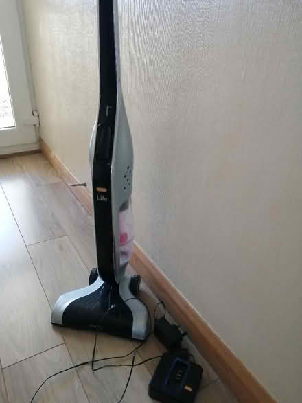 Photo of free Vax cordless vacuum (Rainham Mark ME8) #1