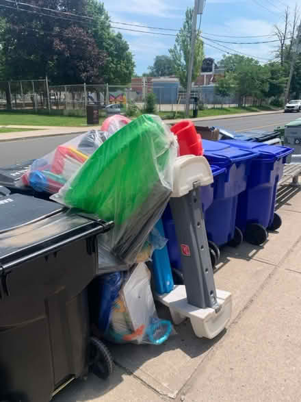 Photo of free Curb alert: daycare and office (East End Toronto) #1