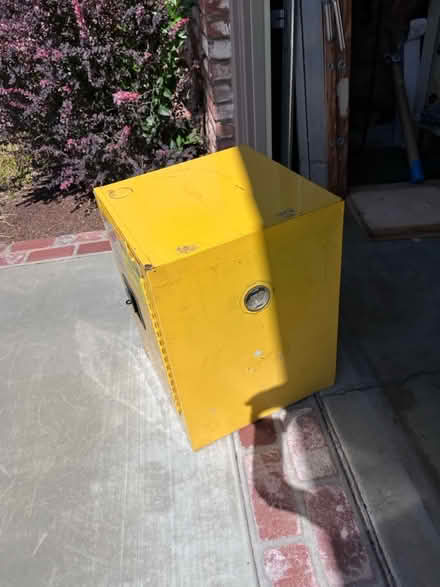 Photo of free Flammable Liquid Storage Cabinet (Cuesta Ave / El Monte Ave) #2