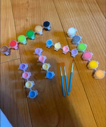 Photo of free Small paints (Collyhurst M8) #1
