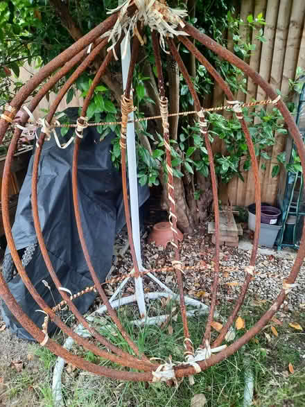 Photo of free Old garden swing chair (Northcourt OX14) #1