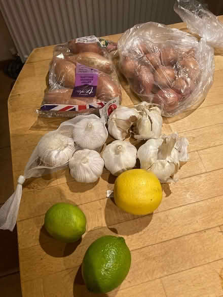 Photo of free Shallots, garlic, lemon, limes (Raynes Park (SW20)) #1