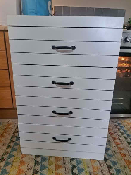Photo of free White chest of drawers (Kingswood Common HR5) #1