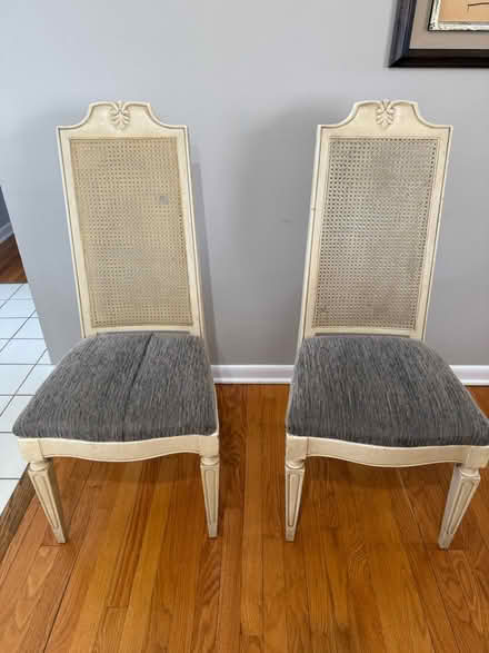 Photo of free Table and chairs (Glenview) #3