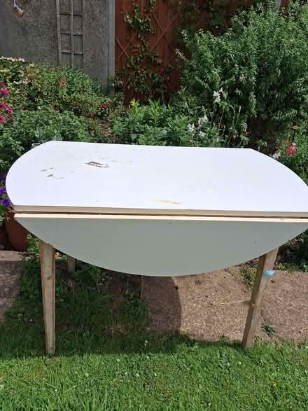 Photo of free Round table 110cm diameter (Leicester LE2 9JP) #2