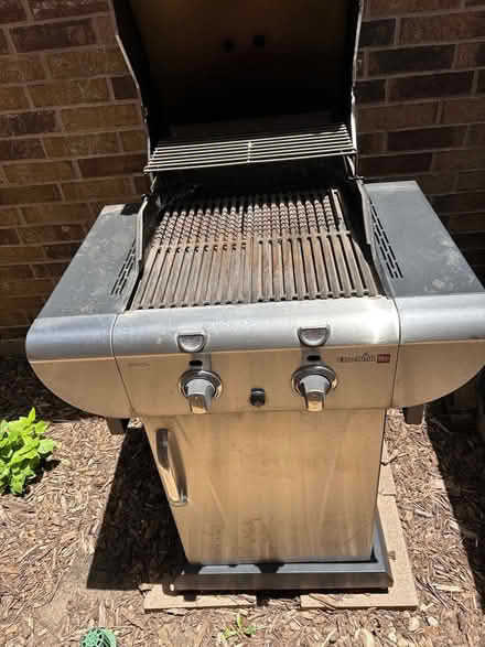 Photo of free Gas grill (propane) (Off 3040 Round Grove) #1