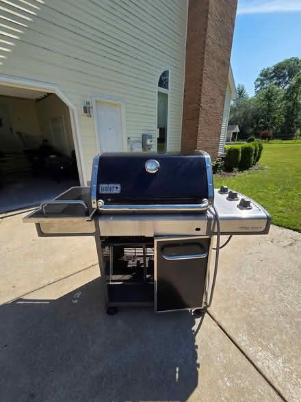Photo of free Weber Genesis Gas Grill (Clarence) #2