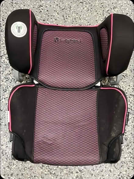 Photo of free Baby trend 2 in 1 booster seat (Connecticut) #1