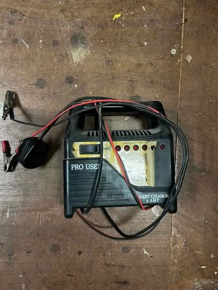 Photo of free 6 / 12v battery charger (Temple Street OX4) #1