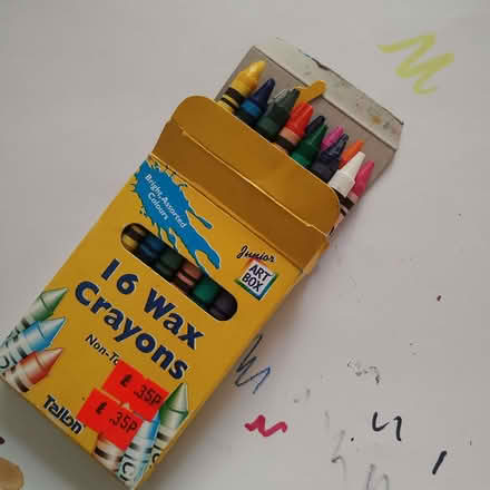 Photo of free A Small Box of 16 Wax Crayons (Rayleigh SS6) #2