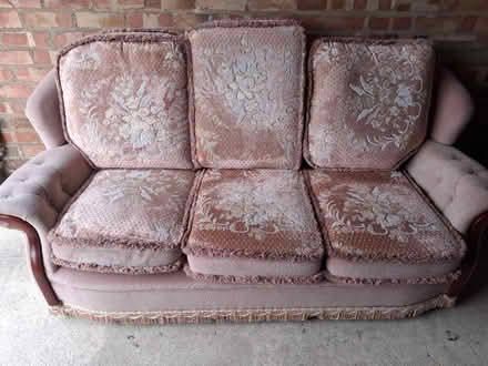 Photo of free 3 piece suite (Wollaton ng8) #1