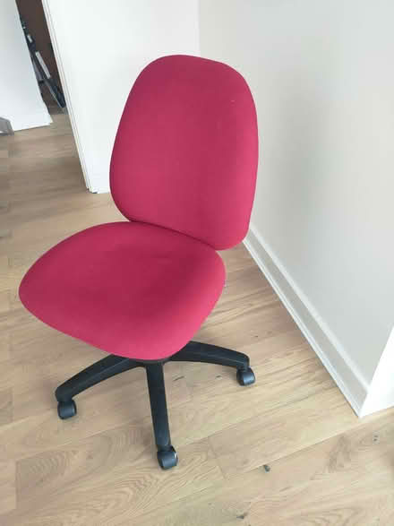 Photo of free Red office chair (Woolwich SE28) #1