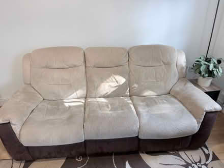 Photo of free DFS Sofa set - 2 & 3 seater (Worcester park KT4) #4