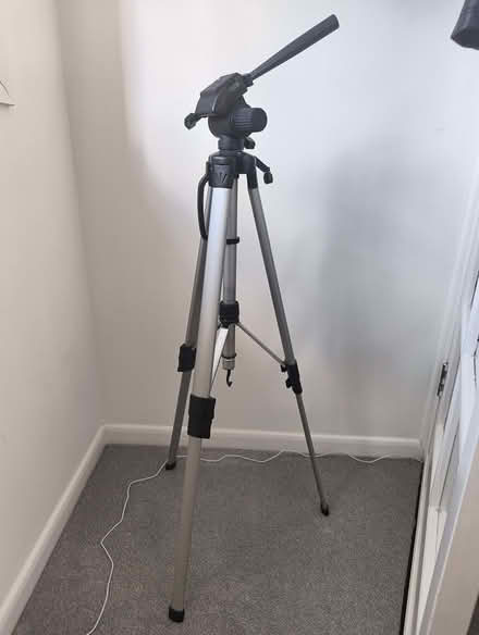 Photo of free photo-video tripod with leveler (East Acton W3) #2