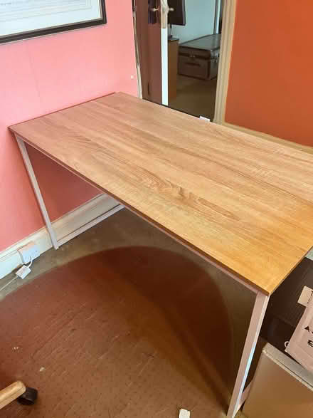 Photo of free small desk: 120 cm x 60 cm (Sloane Square SW1W) #1