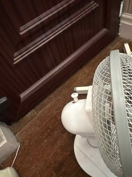 Photo of free 2 fans, one desktop, 1 pedestal (Fleetwood FY7) #2