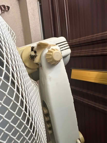 Photo of free 2 fans, one desktop, 1 pedestal (Fleetwood FY7) #3