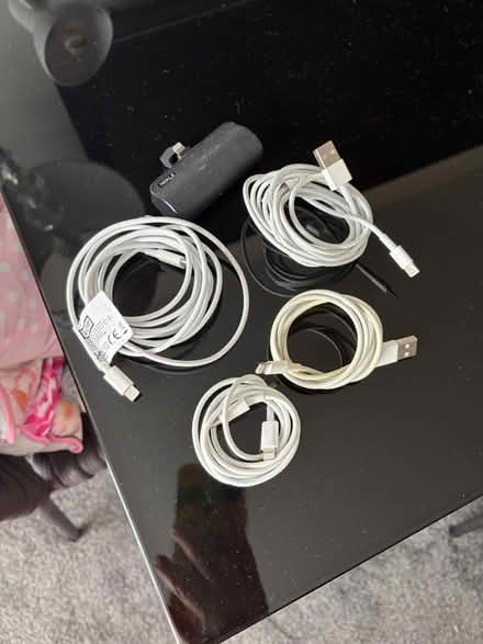 Photo of free iPhone charger wires & power bank (E3) #1
