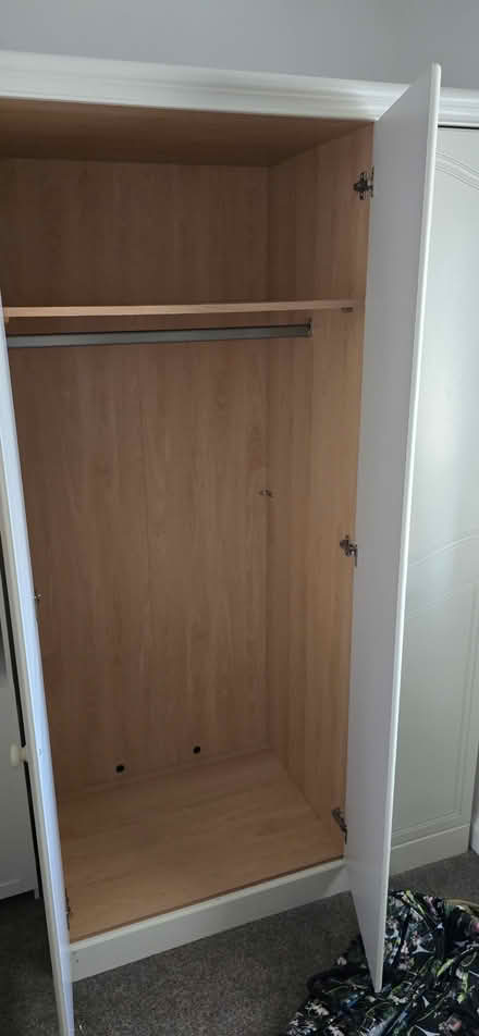 Photo of free three-door wardrobe (BN229ES) #2