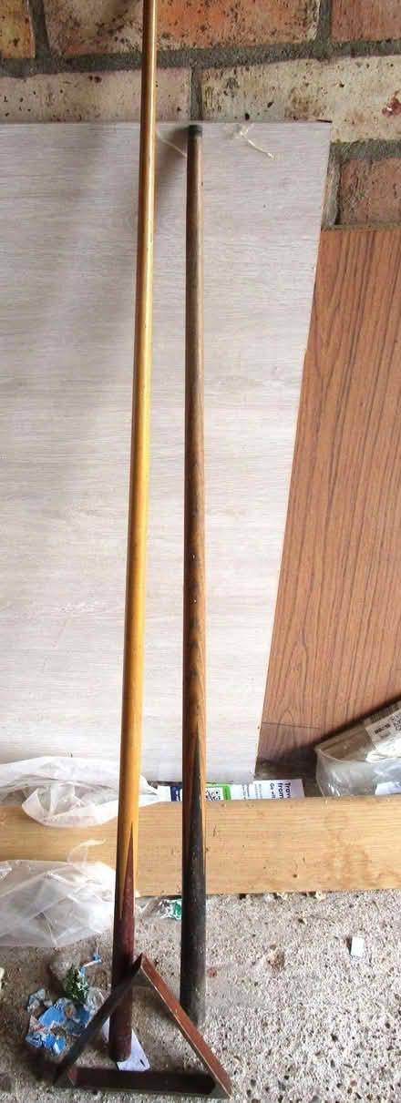 Photo of free snooker table + balls + 2 cues (Monkwick CO2) #3