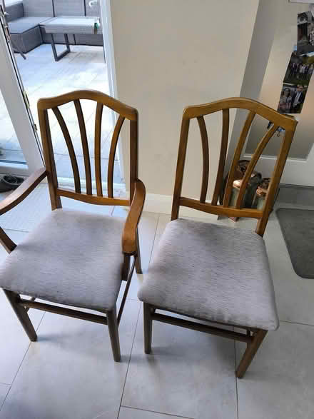 Photo of free Dining room table and chairs (Mount merrion.) #2