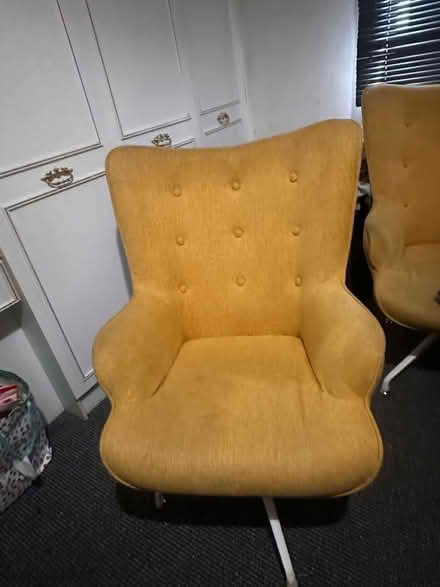 Photo of free arm chair (M264QA) #3