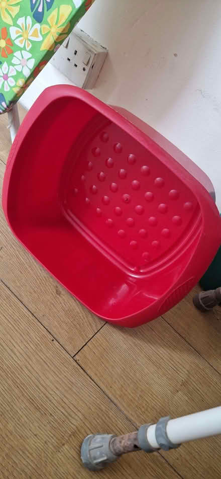 Photo of free red bowl (Moor End Green B24) #1