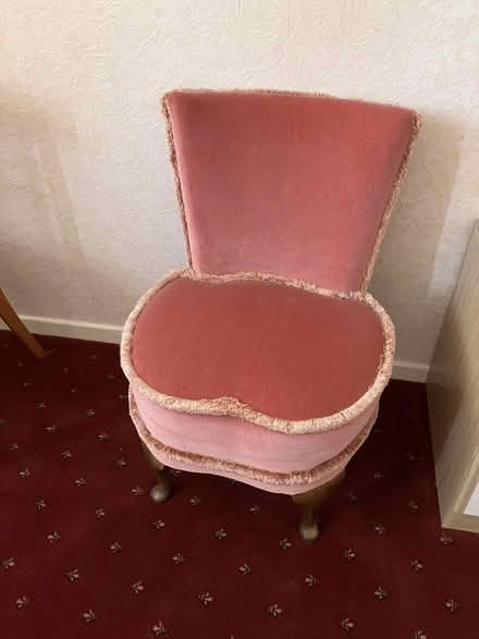 Photo of free Vintage Pink Velvet Style Chair (SG18) #1