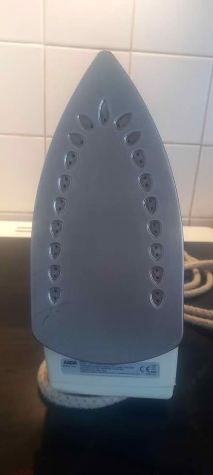 Photo of free Steam iron (GL51) #3