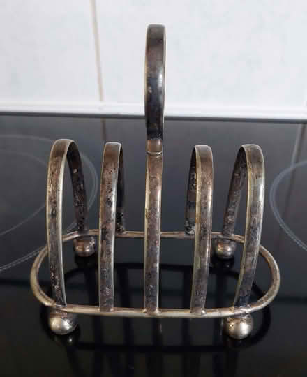 Photo of free 4 slice vintage silver plate toast rack (Top Amersham HP6) #1