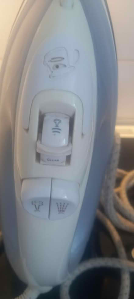Photo of free Steam iron (GL51) #2