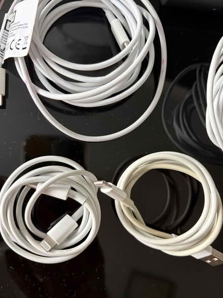 Photo of free iPhone charger wires & power bank (E3) #3