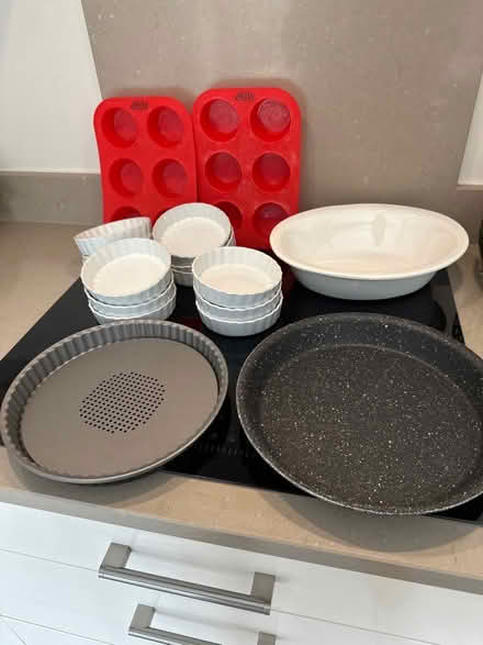 Photo of free Ceramic, silicone & aluminium bakeware (Woodford SK7) #1