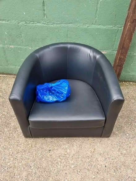 Photo of free tub chair (heanor DE75 7BZ) #1
